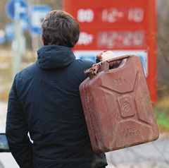 Кемеровчан предостерегают от дешёвого бензина